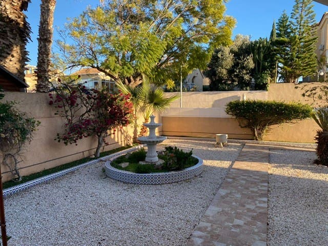 4 bedroom Villa for sale in Los Altos with pool - € 450,000 (Ref: 9367954)