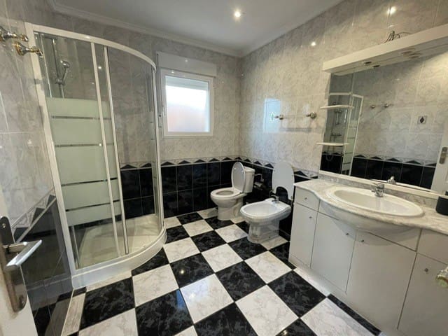 4 bedroom Villa for sale in Los Altos with pool - € 450,000 (Ref: 9367954)