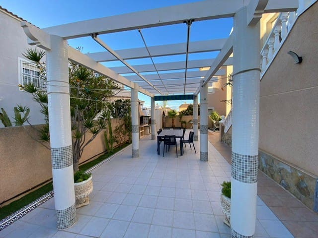 4 bedroom Villa for sale in Los Altos with pool - € 450,000 (Ref: 9367954)