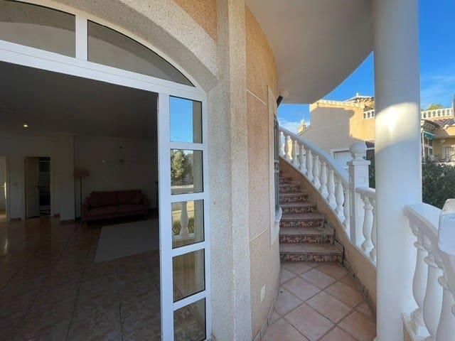 4 bedroom Villa for sale in Los Altos with pool - € 450,000 (Ref: 9367954)
