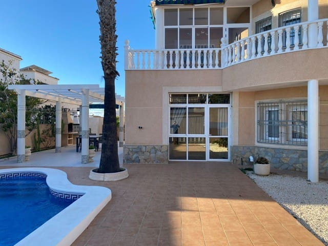 4 bedroom Villa for sale in Los Altos with pool - € 450,000 (Ref: 9367954)