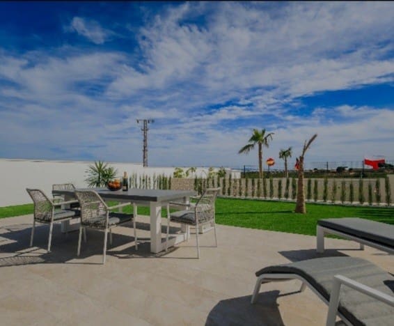 3 sypialnia Willa na sprzedaż w Pilar de la Horadada z basenem garażem - 389 000 € (Ref: 9367955)