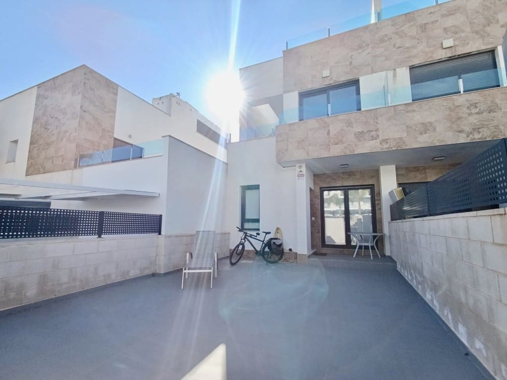 3 bedroom Villa for sale in Villamartin with pool - € 279,000 (Ref: 9380097)