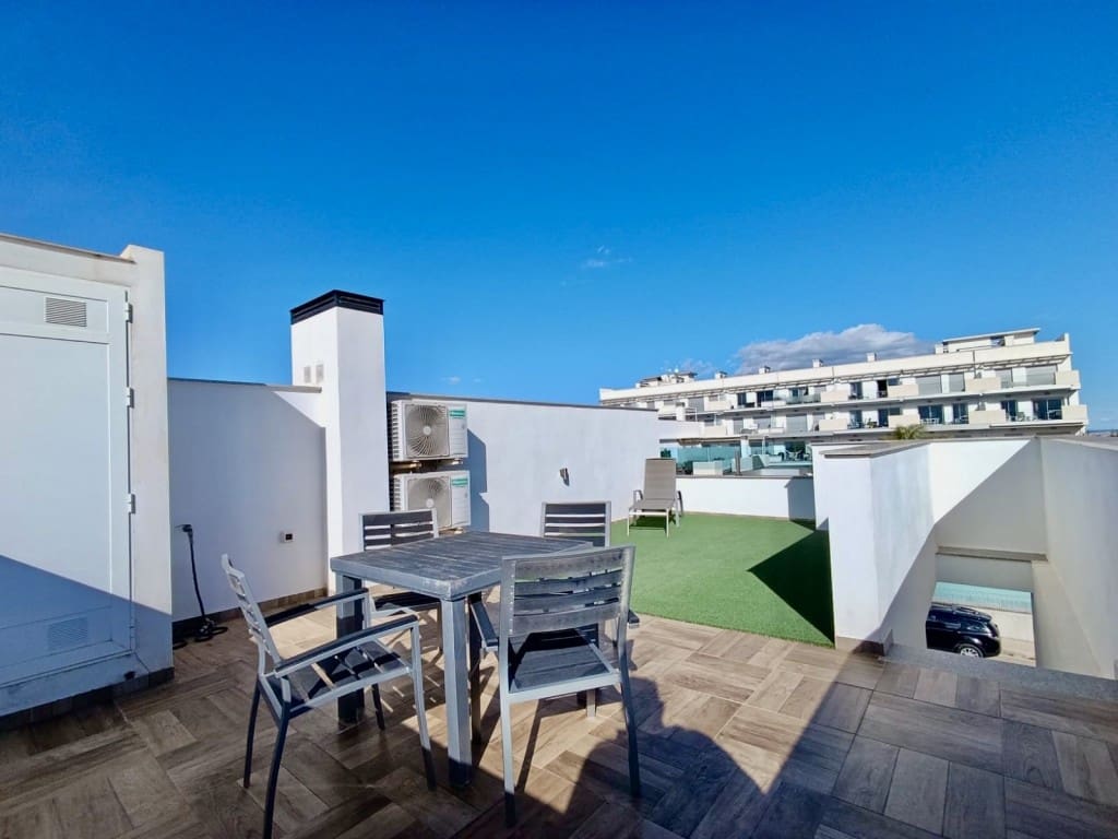 3 bedroom Villa for sale in Villamartin with pool - € 279,000 (Ref: 9380097)