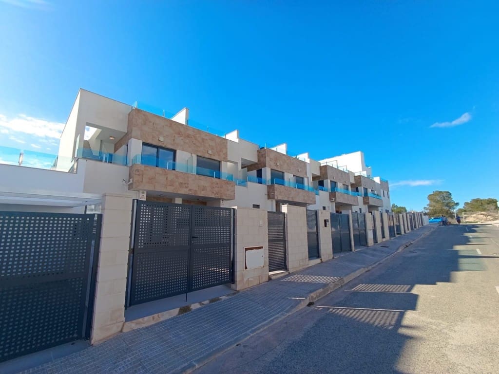 3 bedroom Villa for sale in Villamartin with pool - € 279,000 (Ref: 9380097)