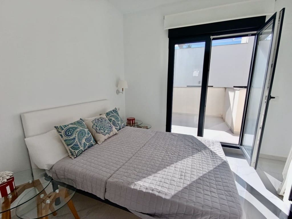 3 bedroom Villa for sale in Villamartin with pool - € 279,000 (Ref: 9380097)