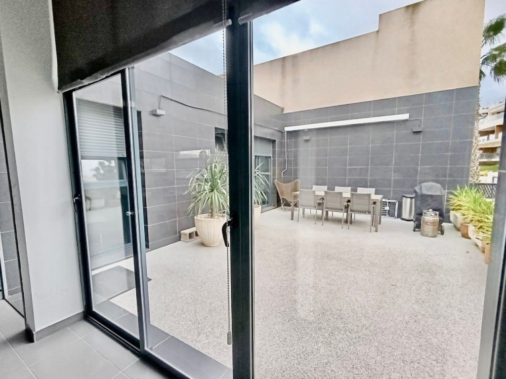 3 bedroom Villa for sale in Villamartin with pool - € 330,000 (Ref: 9483767)