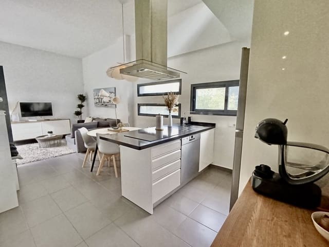 3 slaapkamer Villa te koop in Villamartin, Orihuela met zwembad - € 330.000 (Ref: 9483767)