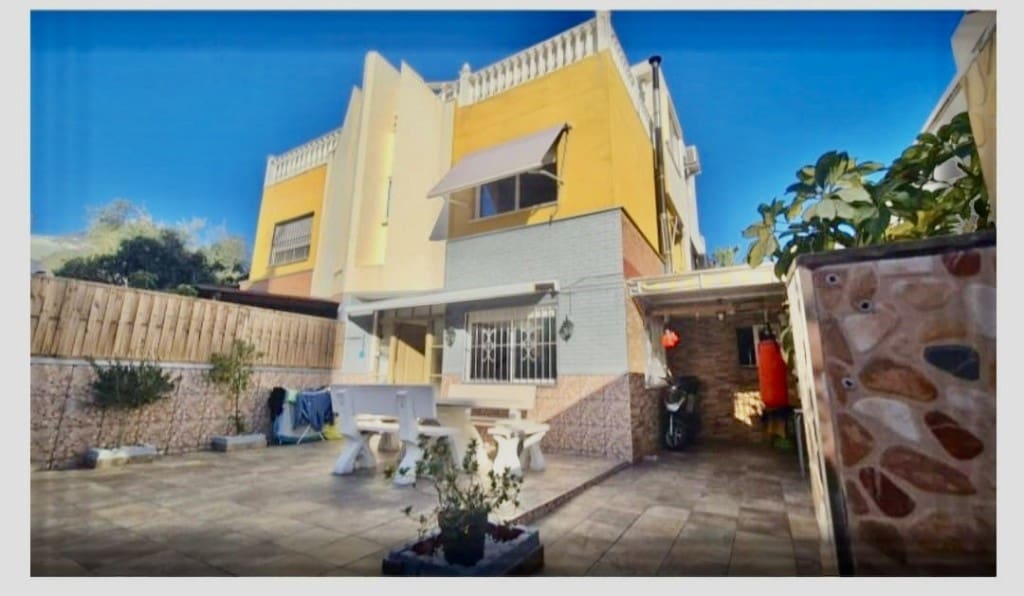 3 bedroom Villa for sale in Los Altos with pool - € 194,900 (Ref: 9591946)