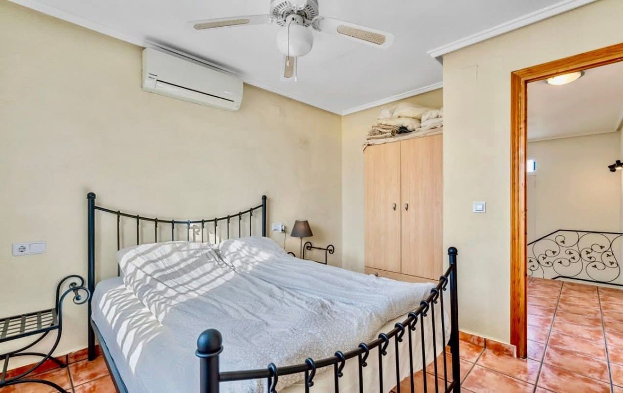 4 bedroom Villa for sale in La Florida with pool - € 359,000 (Ref: 9731251)