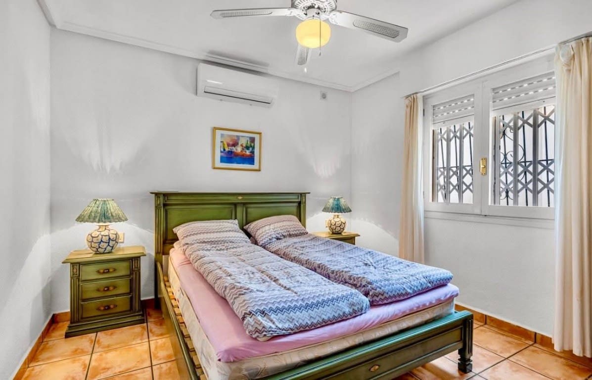 4 bedroom Villa for sale in La Florida with pool - € 359,000 (Ref: 9731251)