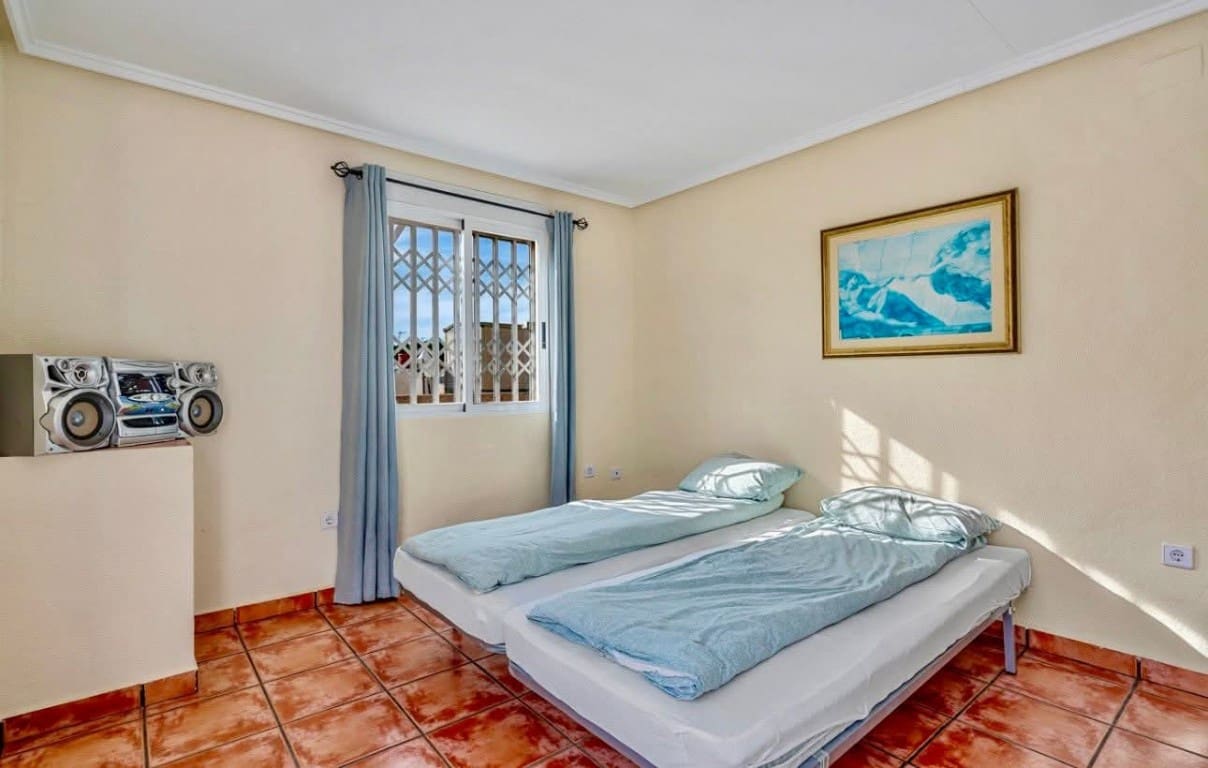 4 bedroom Villa for sale in La Florida with pool - € 359,000 (Ref: 9731251)