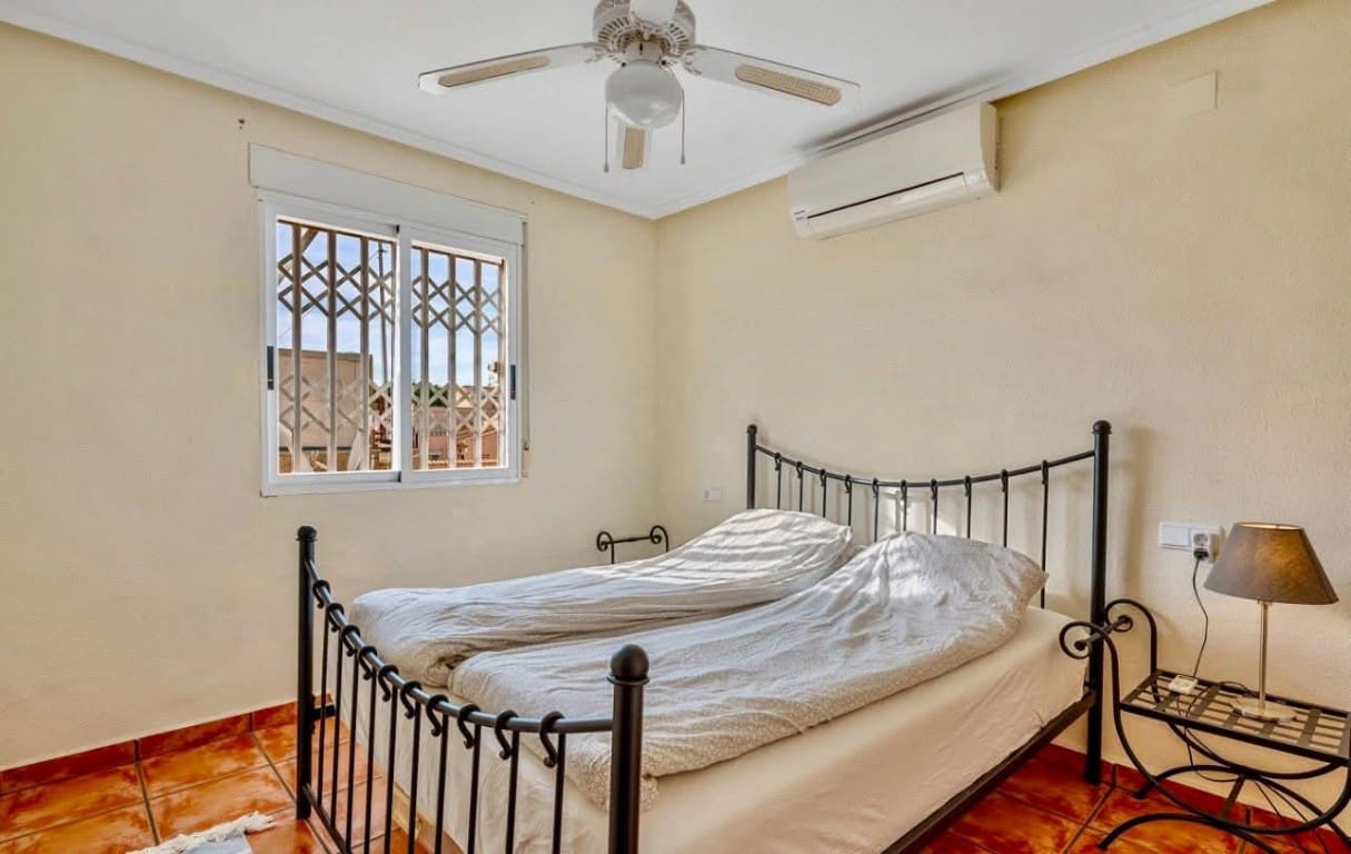 4 bedroom Villa for sale in La Florida with pool - € 359,000 (Ref: 9731251)