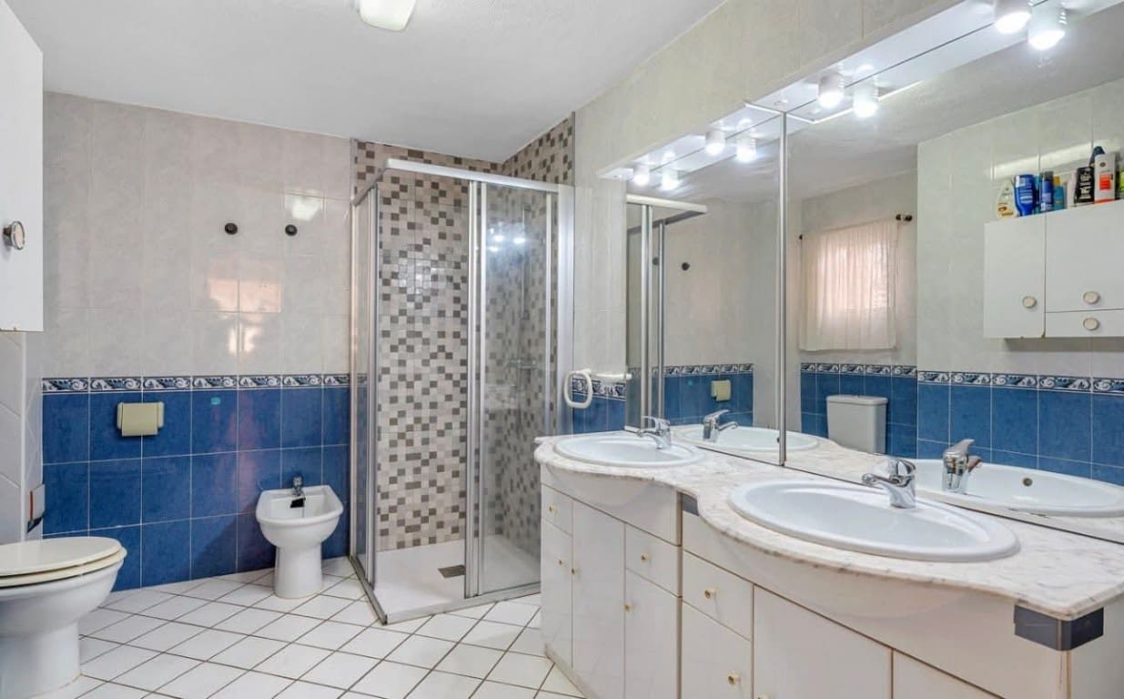 4 bedroom Villa for sale in La Florida with pool - € 359,000 (Ref: 9731251)