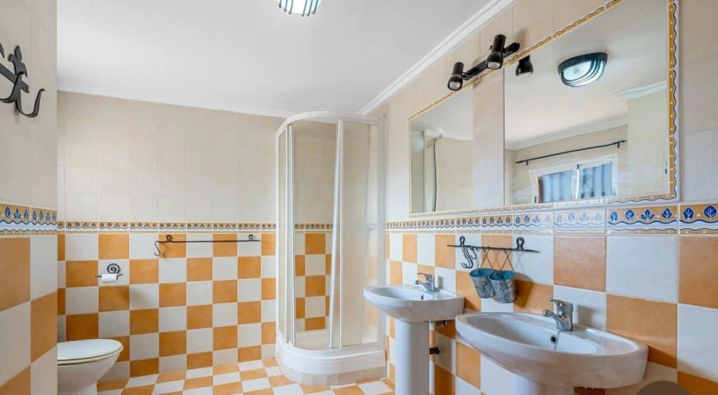 4 bedroom Villa for sale in La Florida with pool - € 359,000 (Ref: 9731251)