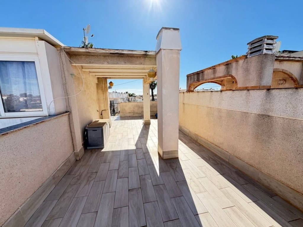 2 soveværelse Byhus til salg i La Florida med swimmingpool - € 169.900 (Ref: 9731252)