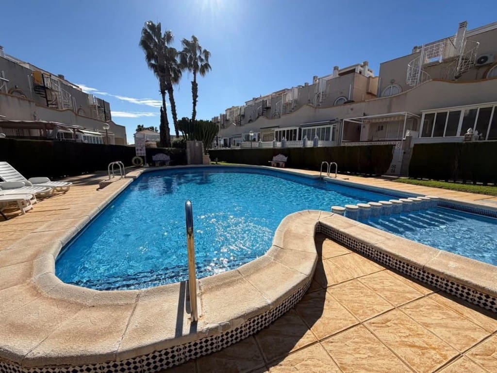 2 soveværelse Byhus til salg i La Florida med swimmingpool - € 169.900 (Ref: 9731252)