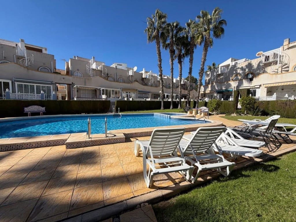 2 soveværelse Byhus til salg i La Florida med swimmingpool - € 169.900 (Ref: 9731252)