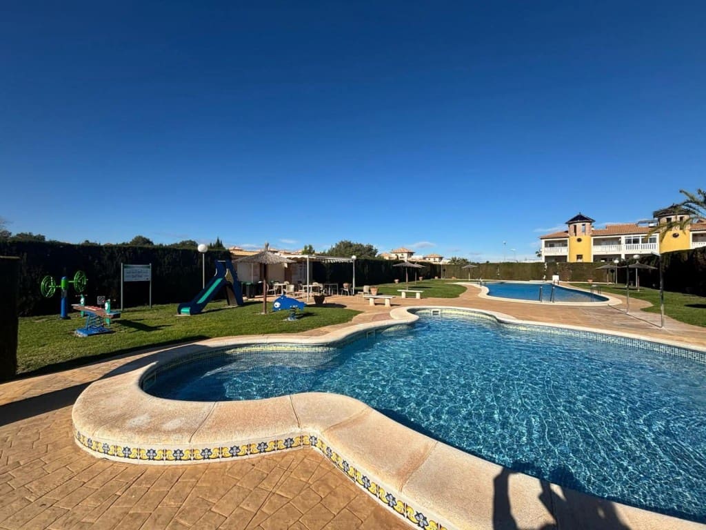 2 soverom Rekkehus til salgs i Villamartin med svømmebasseng - € 184 500 (Ref: 9731255)