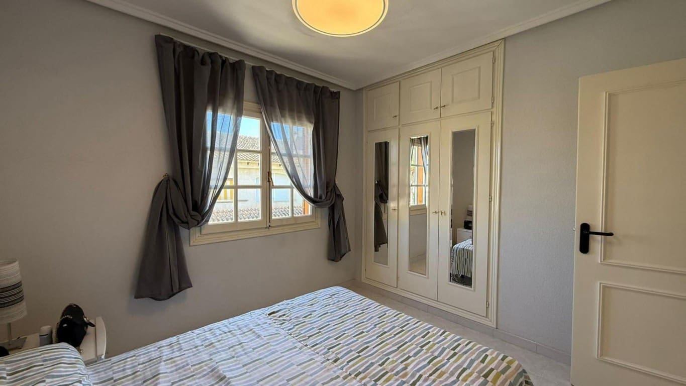 2 soveværelse Lejlighed til salg i Orihuela Costa med swimmingpool - € 159.900 (Ref: 9731256)