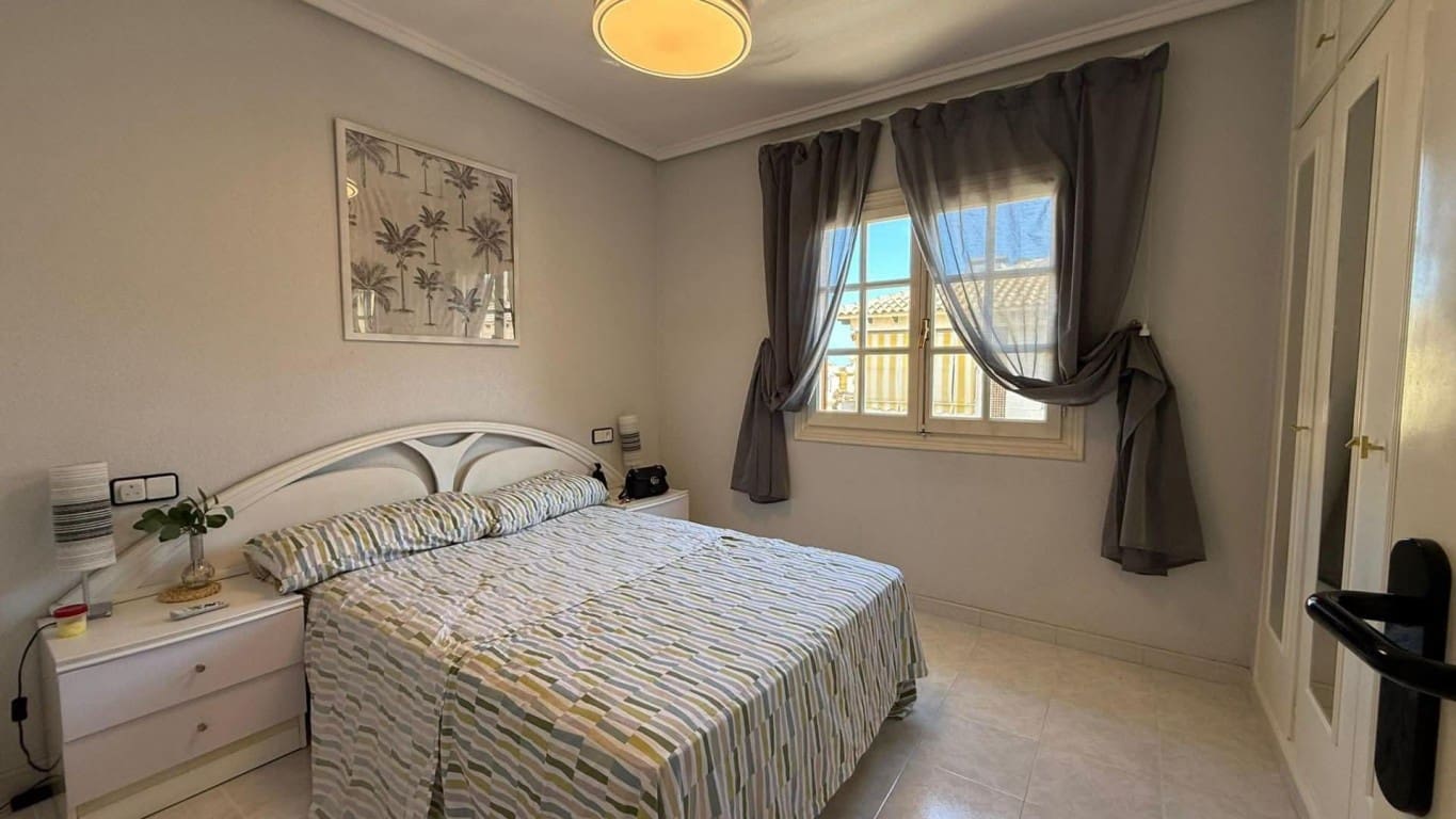 2 soveværelse Lejlighed til salg i Orihuela Costa med swimmingpool - € 159.900 (Ref: 9731256)