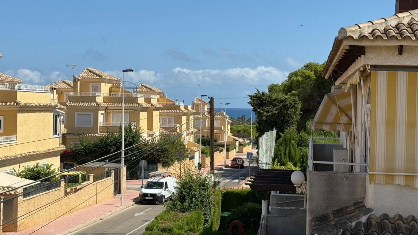 2 soveværelse Lejlighed til salg i Orihuela Costa med swimmingpool - € 159.900 (Ref: 9731256)