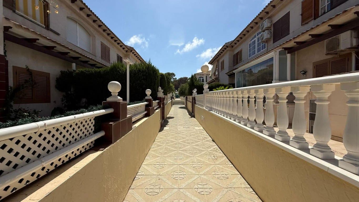 2 soveværelse Lejlighed til salg i Orihuela Costa med swimmingpool - € 159.900 (Ref: 9731256)