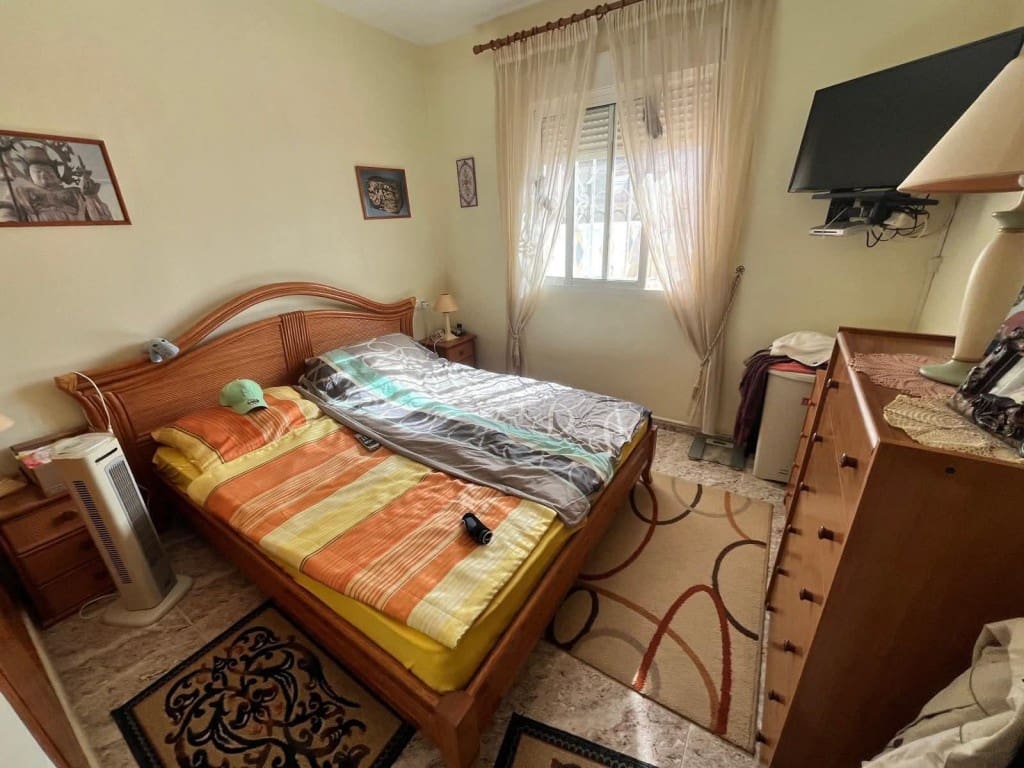 2 bedroom Apartment for sale in Cabo Roig with pool - € 159,900 (Ref: 9731257)