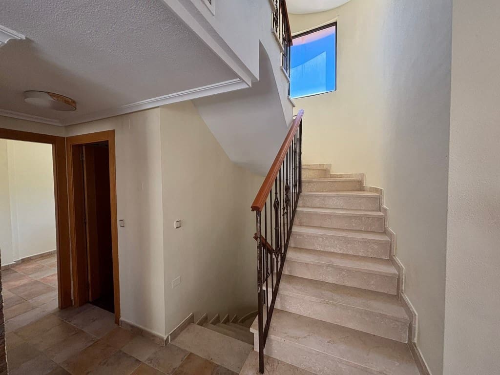 Chalet de 6 habitaciones en Villamartin en venta con piscina - 365.000 € (Ref: 9731260)