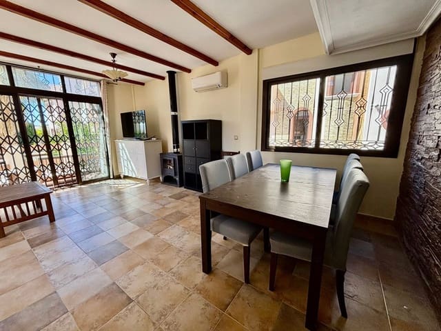 Chalet de 6 habitaciones en Villamartin, Orihuela en venta con piscina - 365.000 € (Ref: 9731260)