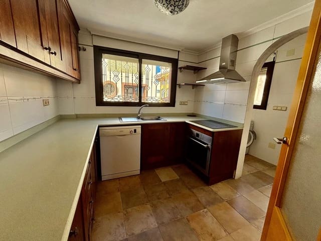 Chalet de 6 habitaciones en Villamartin, Orihuela en venta con piscina - 365.000 € (Ref: 9731260)