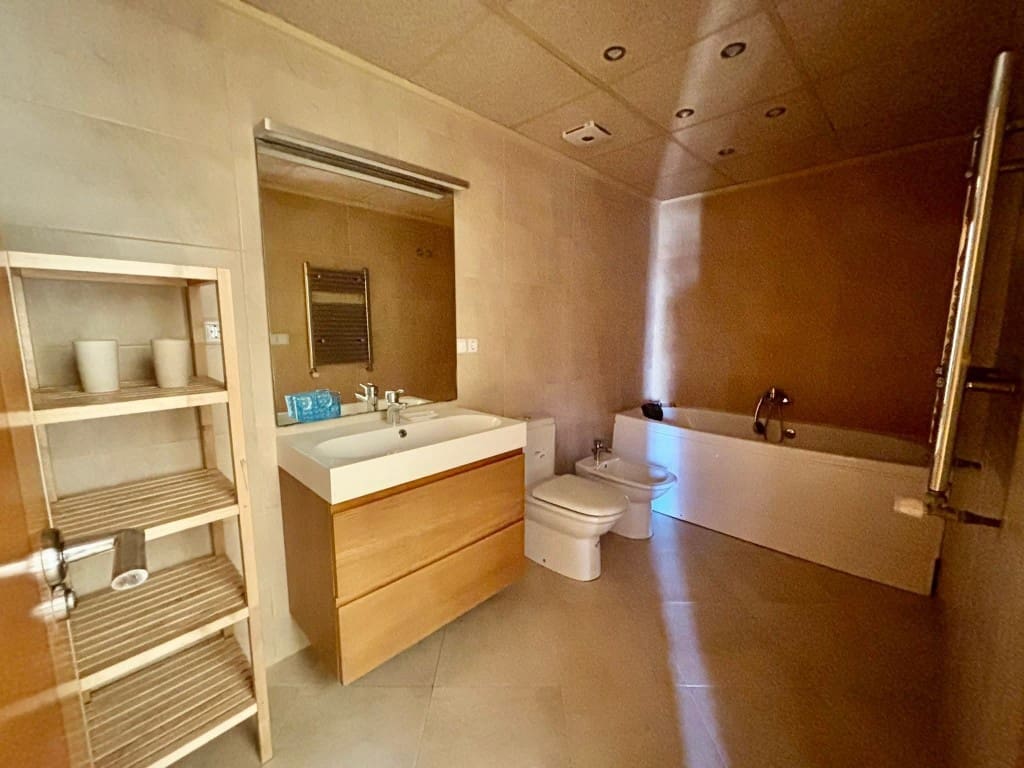 Chalet de 6 habitaciones en Villamartin en venta con piscina - 365.000 € (Ref: 9731260)