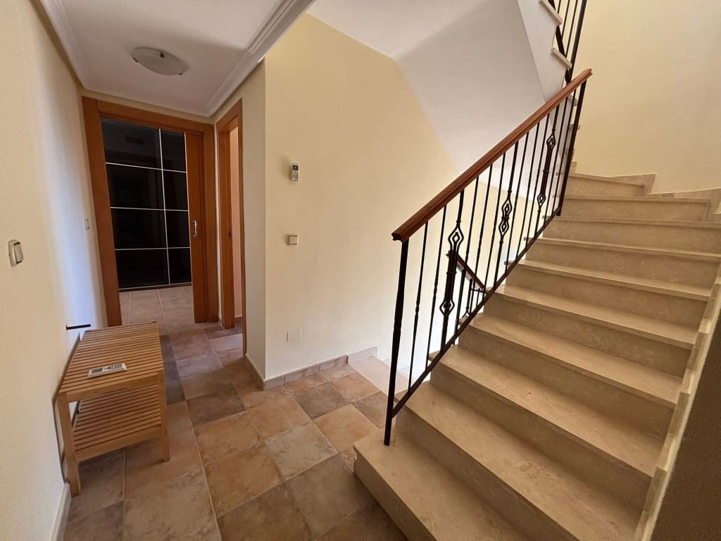 Chalet de 6 habitaciones en Villamartin en venta con piscina - 365.000 € (Ref: 9731260)