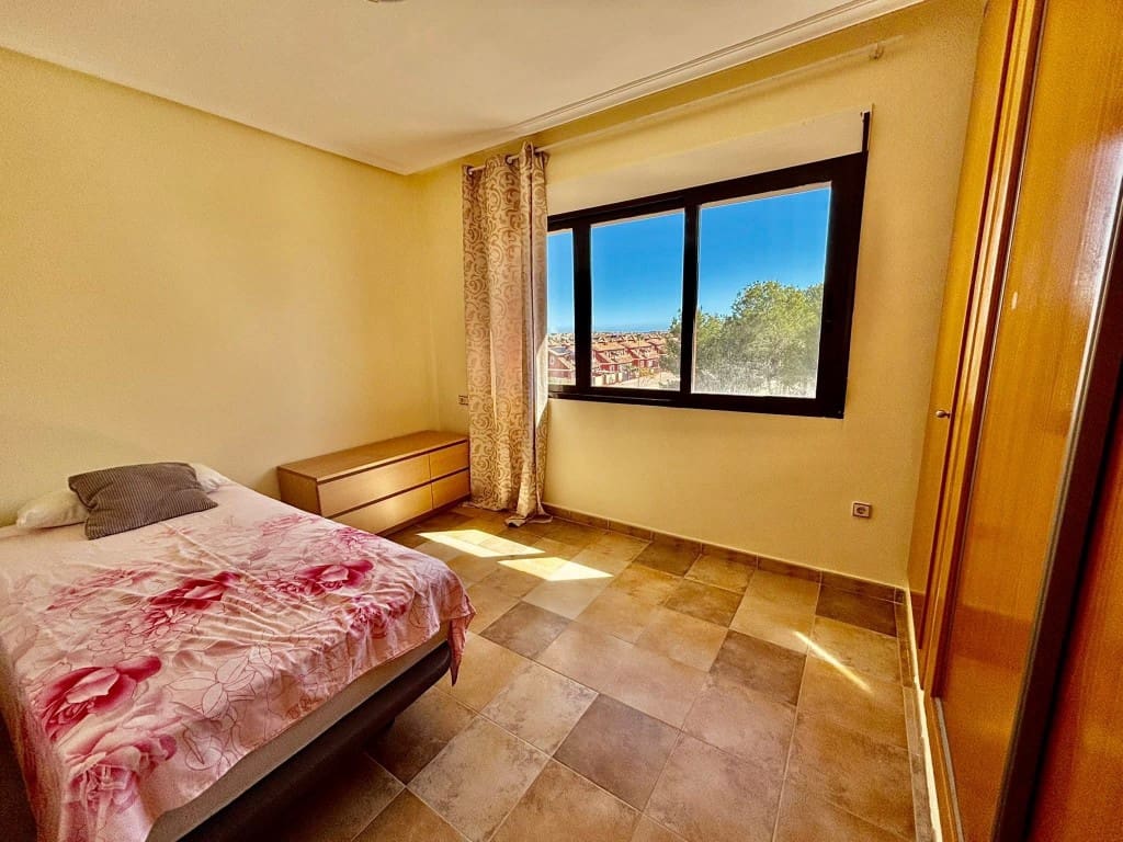 Chalet de 6 habitaciones en Villamartin en venta con piscina - 365.000 € (Ref: 9731260)