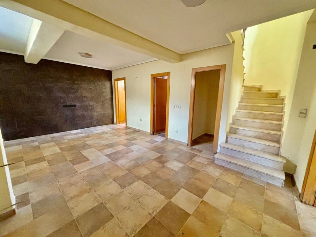 Chalet de 6 habitaciones en Villamartin en venta con piscina - 365.000 € (Ref: 9731260)