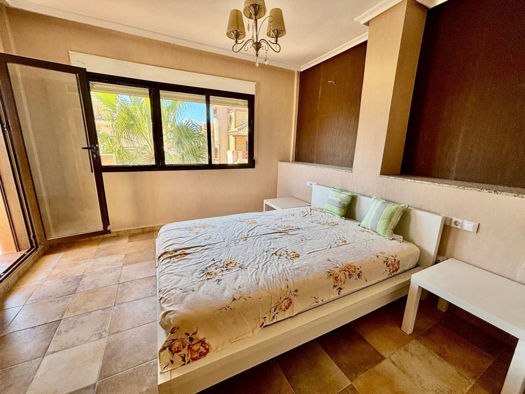 Chalet de 6 habitaciones en Villamartin en venta con piscina - 365.000 € (Ref: 9731260)