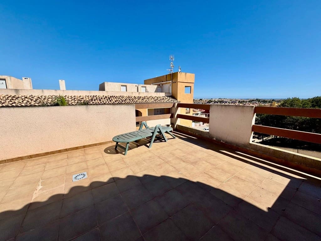 Chalet de 6 habitaciones en Villamartin en venta con piscina - 365.000 € (Ref: 9731260)