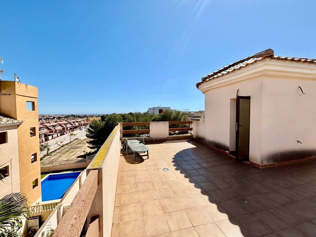 Chalet de 6 habitaciones en Villamartin en venta con piscina - 365.000 € (Ref: 9731260)