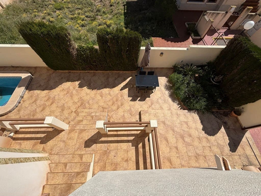 Chalet de 6 habitaciones en Villamartin en venta con piscina - 365.000 € (Ref: 9731260)