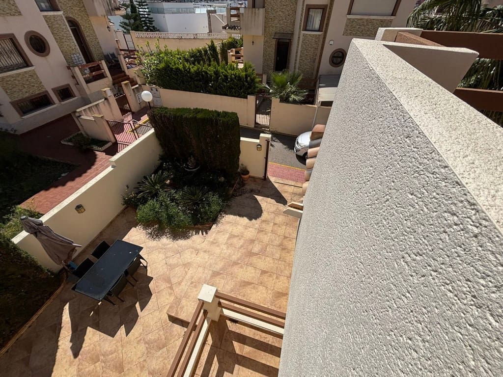 Chalet de 6 habitaciones en Villamartin en venta con piscina - 365.000 € (Ref: 9731260)