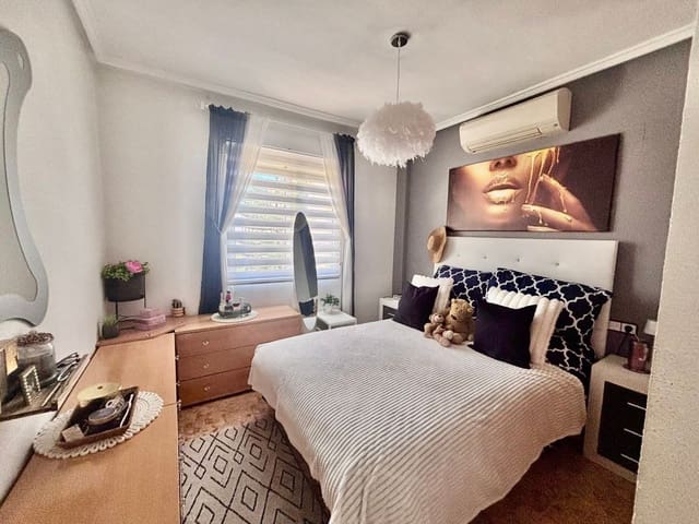 Apartamento de 2 habitaciones en Villamartin, Orihuela en venta con piscina - 157.000 € (Ref: 9731261)