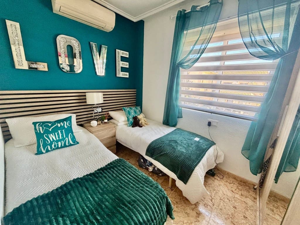 2 soveværelse Lejlighed til salg i Villamartin med swimmingpool - € 157.000 (Ref: 9731261)