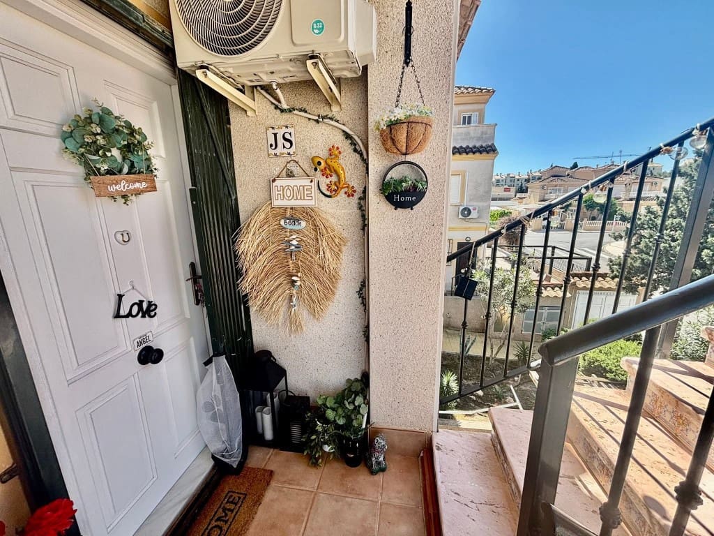 2 soveværelse Lejlighed til salg i Villamartin med swimmingpool - € 157.000 (Ref: 9731261)