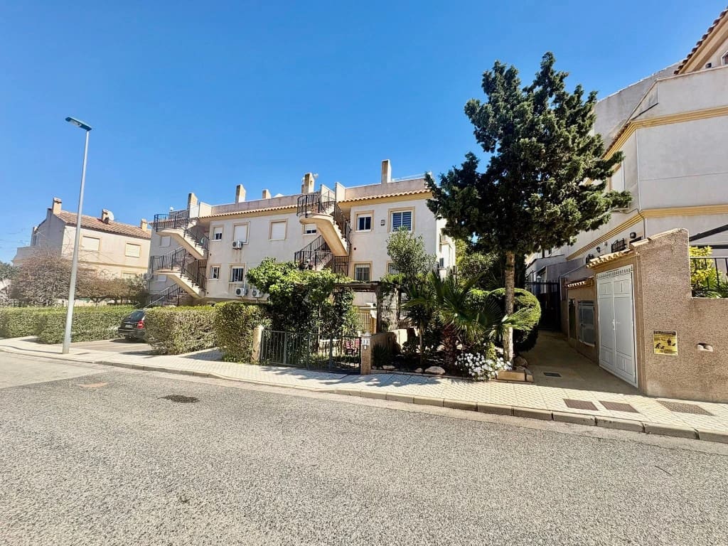 2 soveværelse Lejlighed til salg i Villamartin med swimmingpool - € 157.000 (Ref: 9731261)