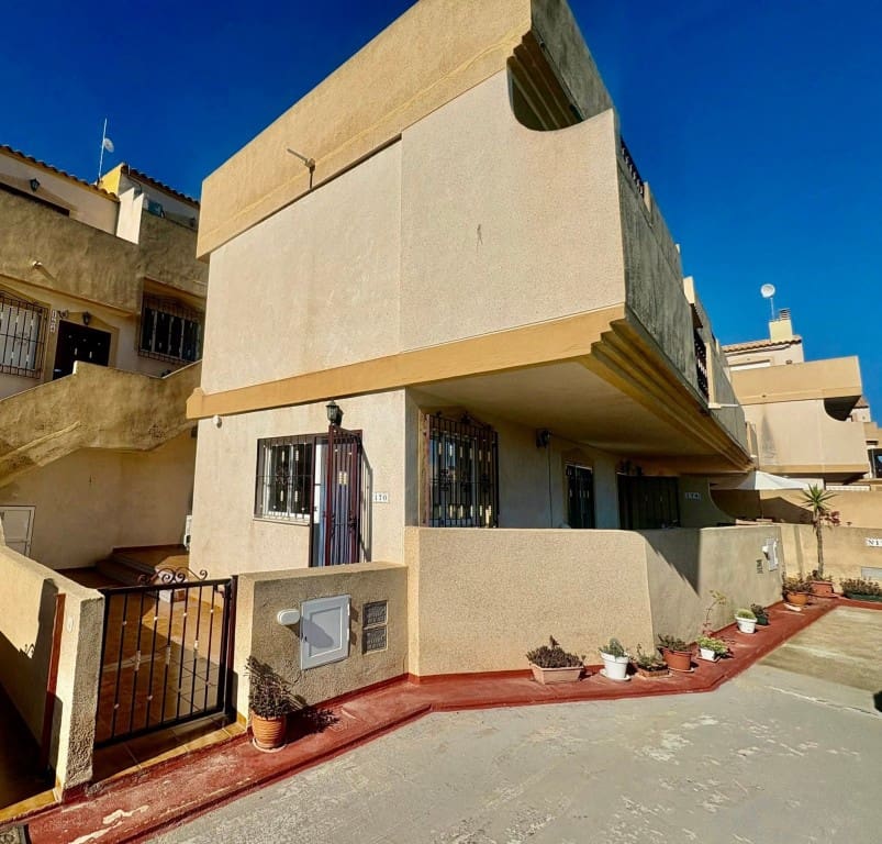 Adosado de 3 habitaciones en Playa Flamenca en venta con piscina - 189.950 € (Ref: 9731263)