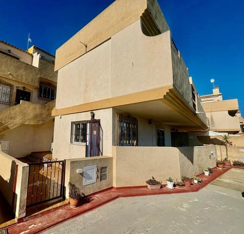 Adosado de 3 habitaciones en Playa Flamenca, Orihuela en venta con piscina - 189.950 € (Ref: 9731263)