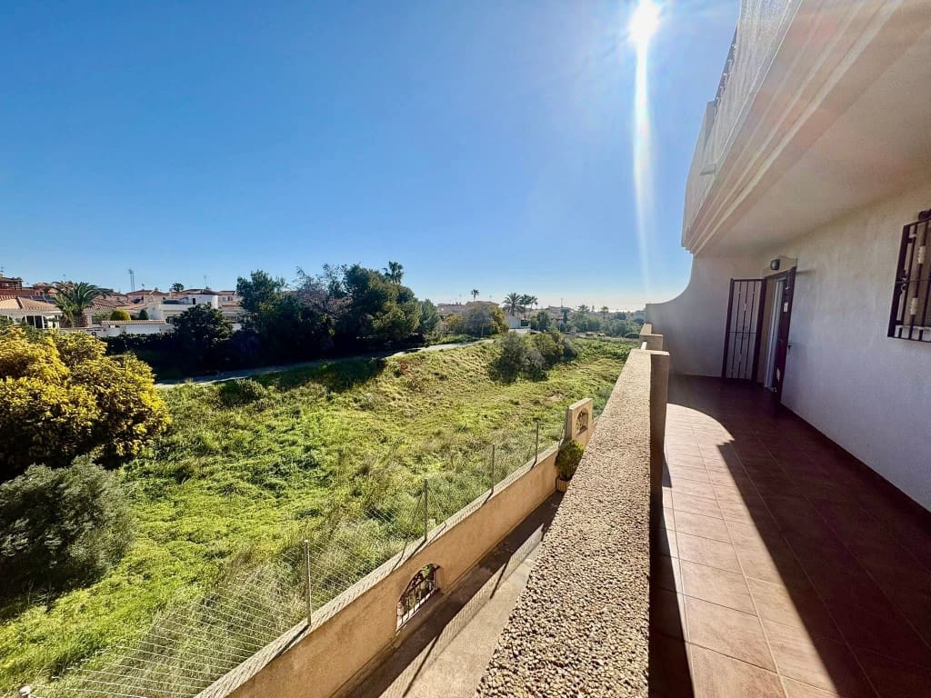 Adosado de 3 habitaciones en Playa Flamenca en venta con piscina - 189.950 € (Ref: 9731263)
