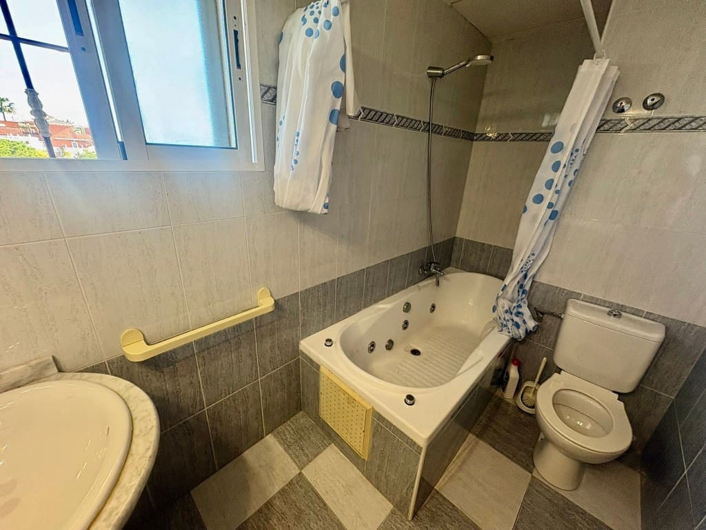 Adosado de 3 habitaciones en Playa Flamenca en venta con piscina - 189.950 € (Ref: 9731263)