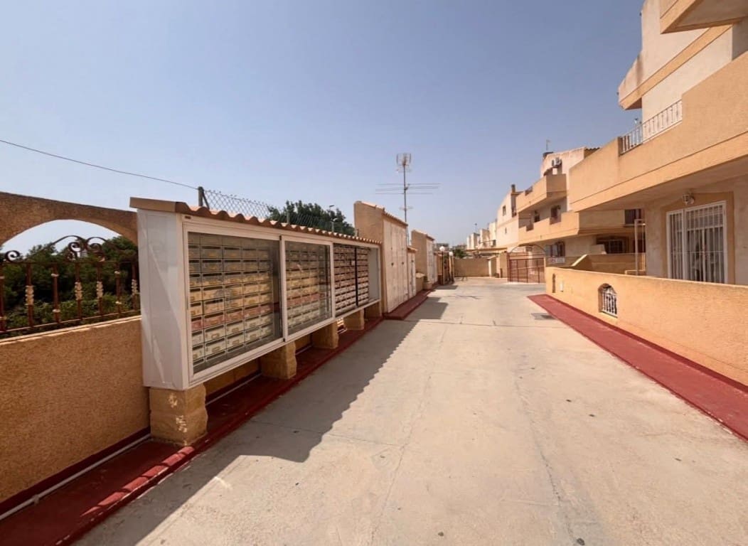 Adosado de 3 habitaciones en Playa Flamenca en venta con piscina - 189.950 € (Ref: 9731263)