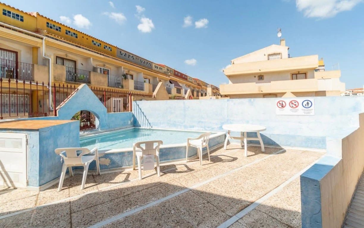 Adosado de 3 habitaciones en Playa Flamenca en venta con piscina - 189.950 € (Ref: 9731263)